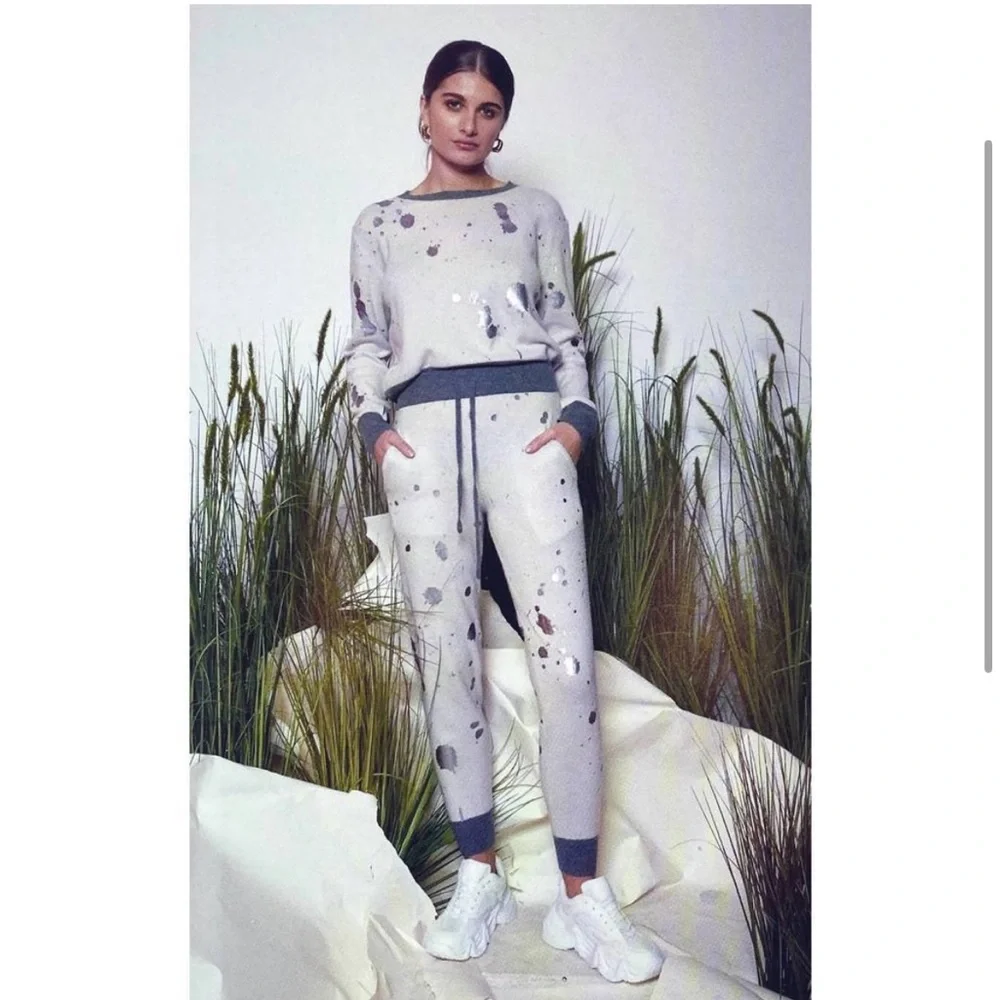 NWT BRODIE CASHMERE Splatter Foil Cashmere Joggers Silver White Pants Knit XS - Picture 4 of 13